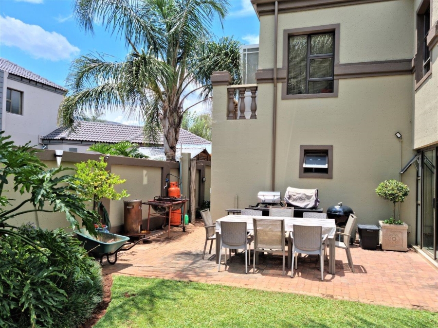 5 Bedroom Property for Sale in Melodie North West